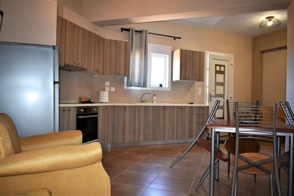Smailis Apartment 2 Ligourio Bagian luar foto